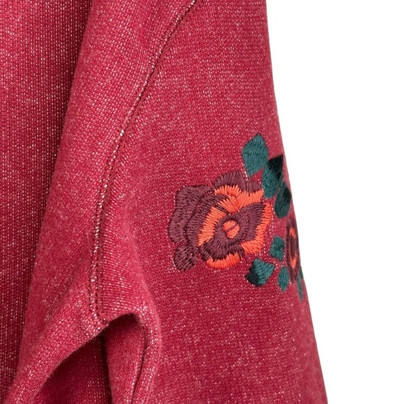 New Burgandy Sweatshirt with Gorgeous Embroidered Roses Size Small NEW - Picture 6 of 13